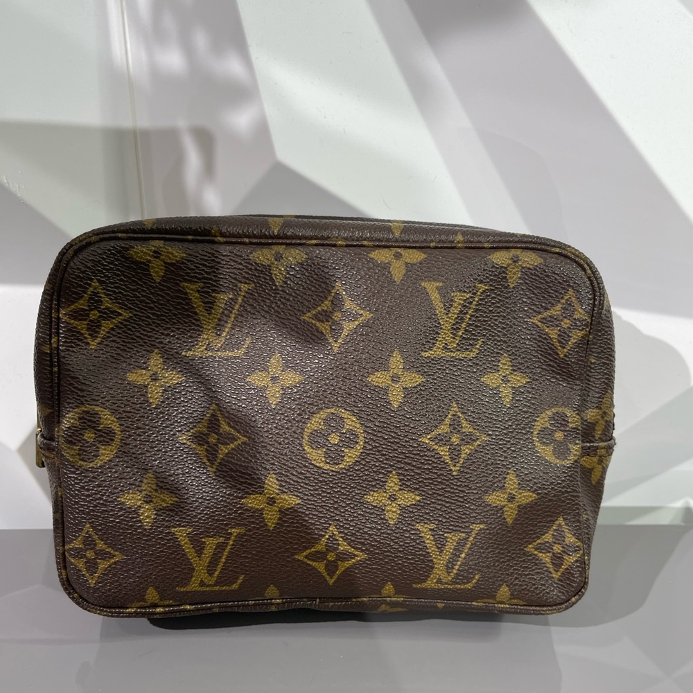 AUTHENTIC LOUIS VUITTON Trousse Toilette 23 Clutch Hand Bag Monogram Brown